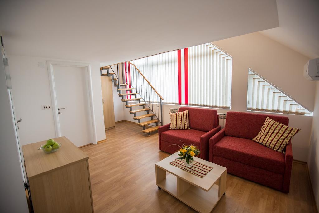Apartments And Rooms Millennium Ogulin Oda fotoğraf