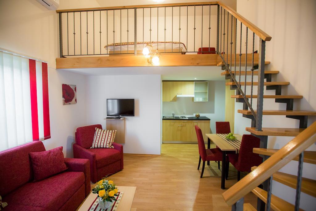 Apartments And Rooms Millennium Ogulin Oda fotoğraf