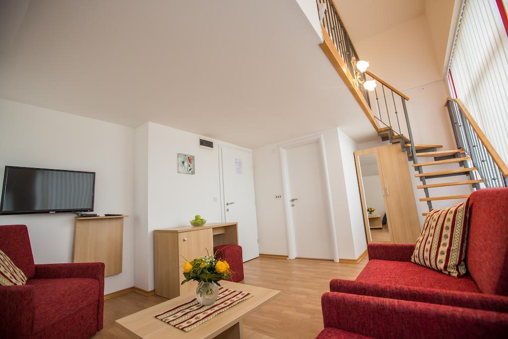 Apartments And Rooms Millennium Ogulin Oda fotoğraf